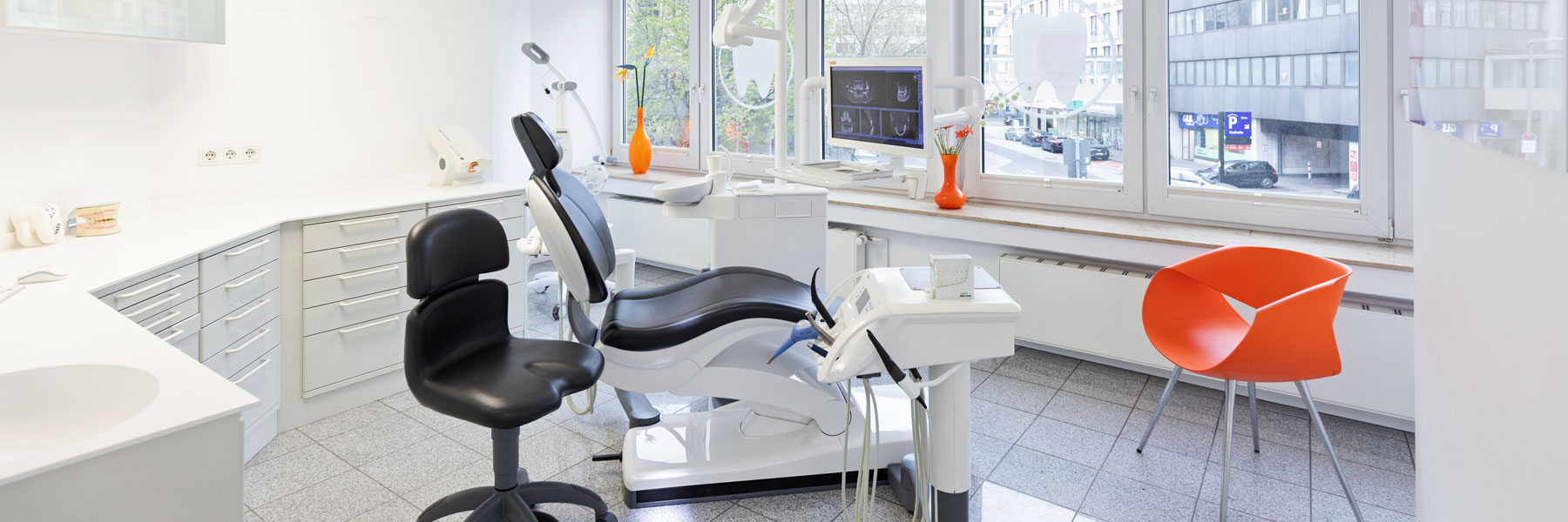 Behandlungszimmer Zahnarztpraxis Düsseldorf Zentrum Dentapark's
